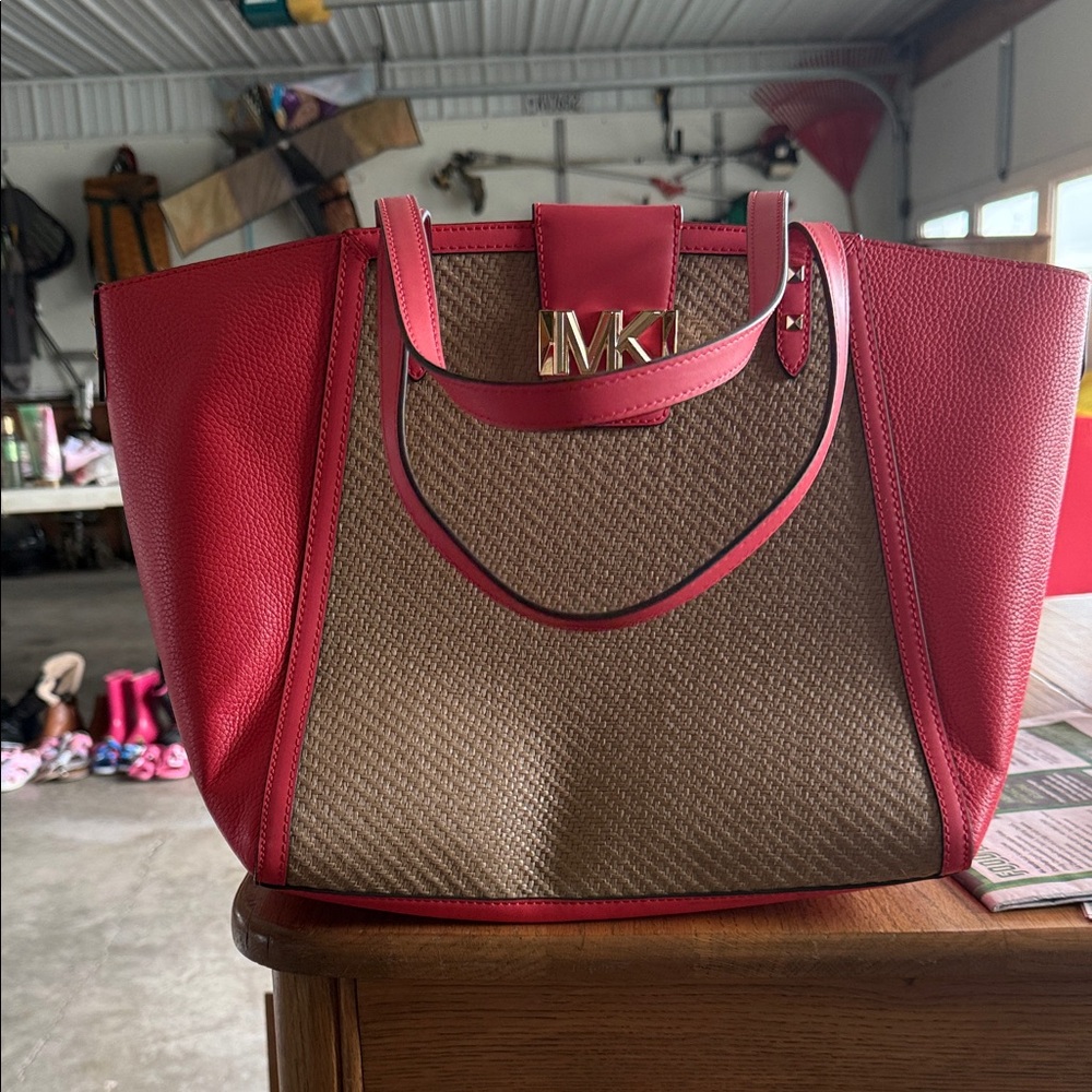 Red and Tan Women's Tote Bag